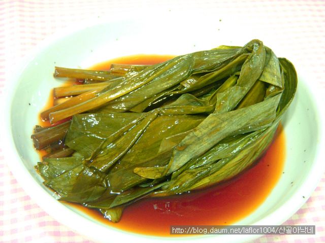 고기먹을 때 이게 빠지면 서운하지~~산마늘장아찌!!~