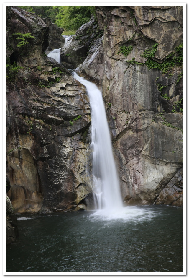 언제 가도 수량이 풍부한 철원 삼부연폭포