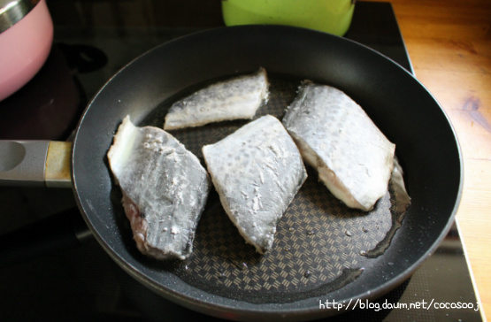 삼치 엿장조림...  담백하고 짧조롬한 맛~