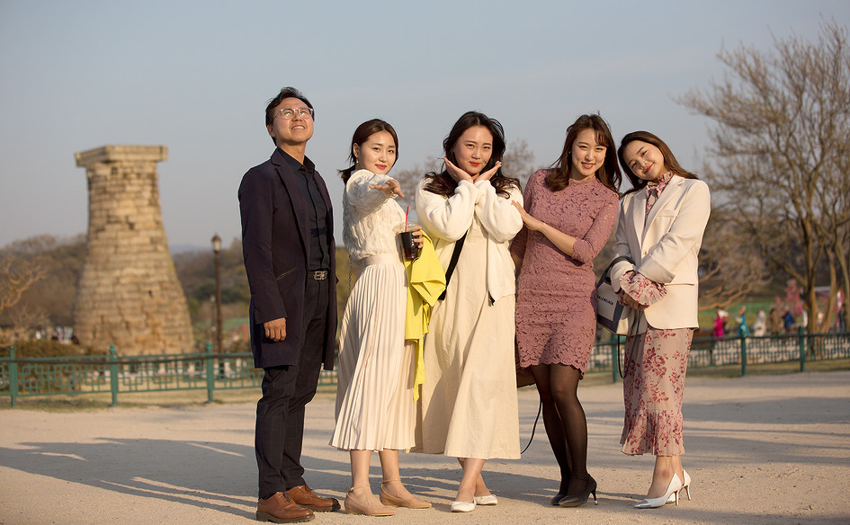 [2019 첨성대 간이공연장 벛꽃축제 공연 스케치] 경주 첨성대 주변 벚꽃축제장에서도 즐거움을 만끽할 수 있다 / 토함