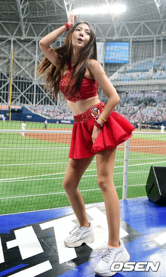 SK 와이번스 치어리더 강윤이