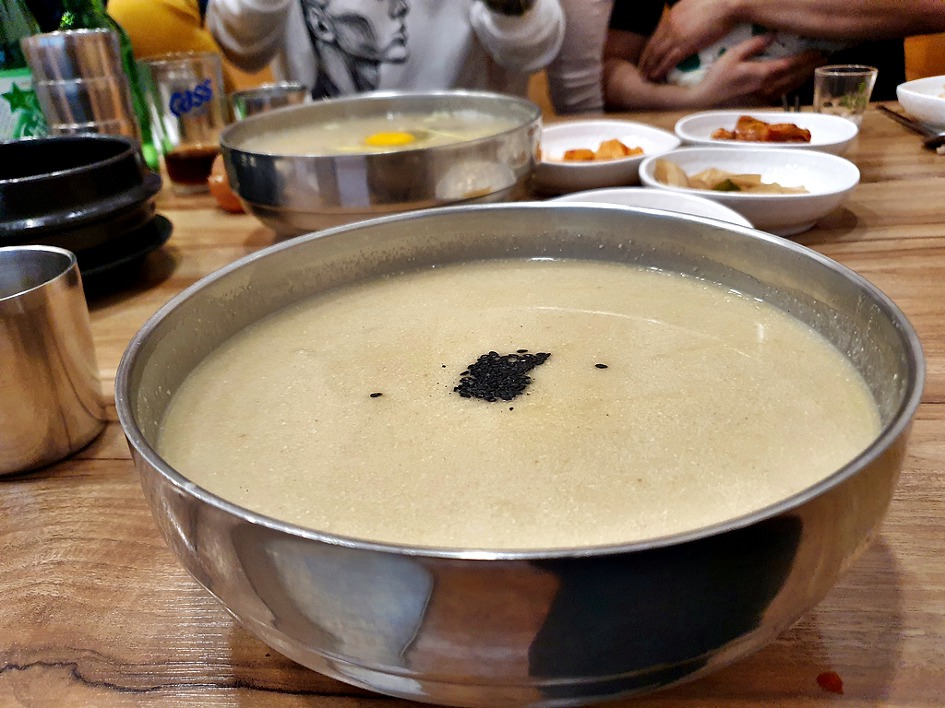 족발 모듬세트, 들깨칼국수, 청와칼국수