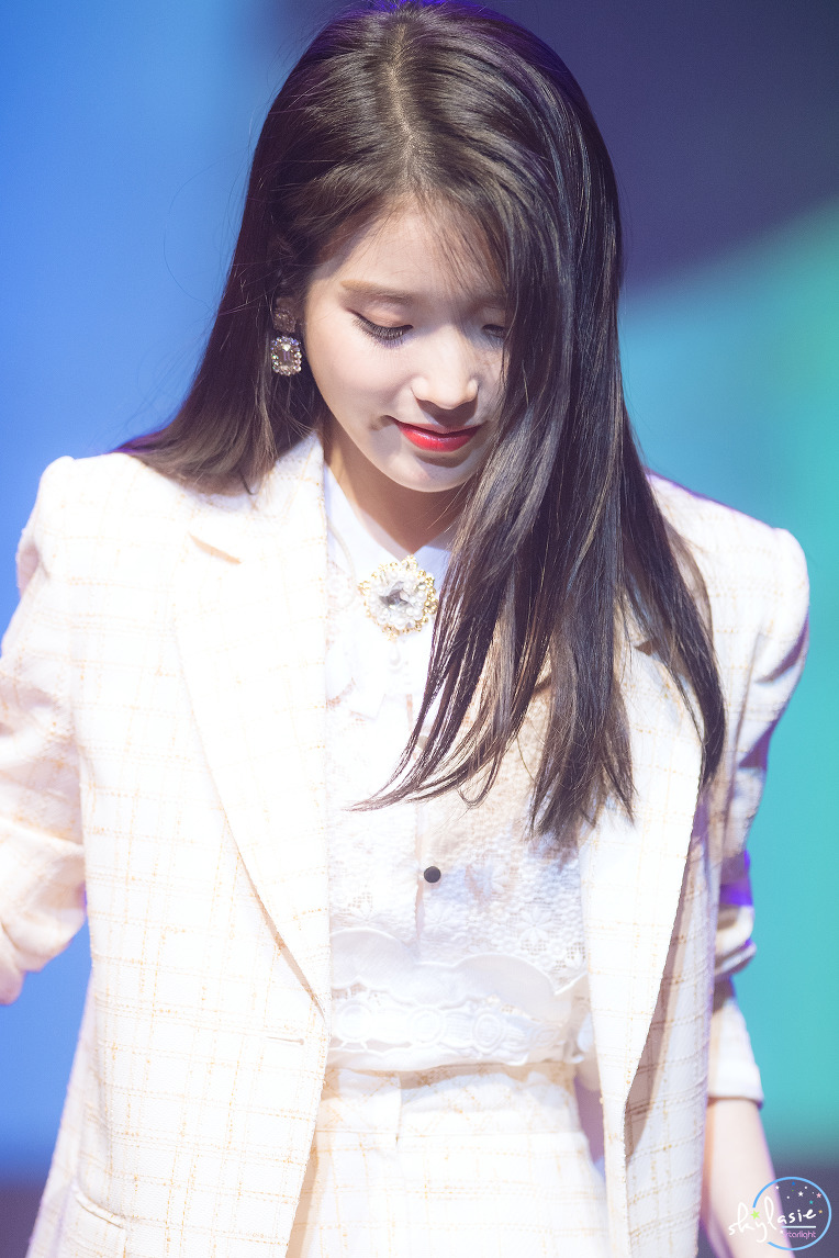 아이유 - 190302 가나 팬미팅