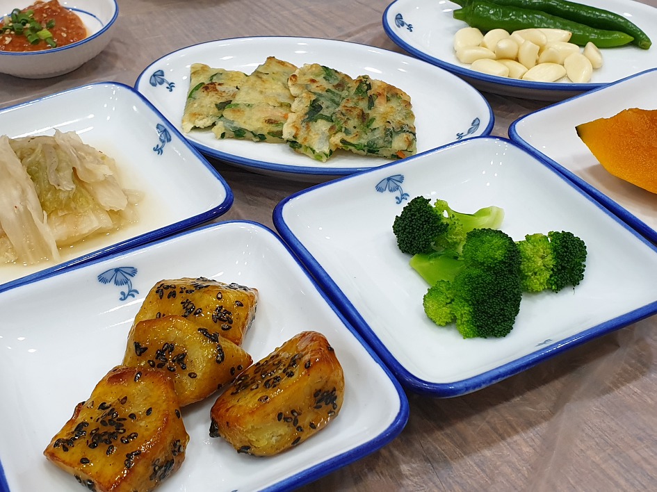 광안리해수욕장을 바라보며 사랑해횟집에서 맛있는 회를....
