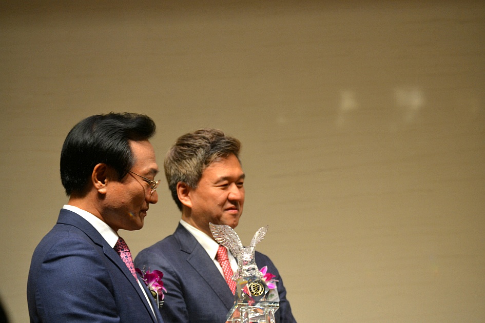 99D29B425B2400920FF7E6