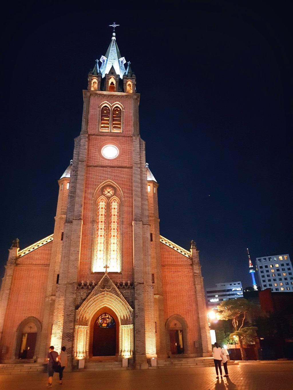 밤에 가본 명동성당